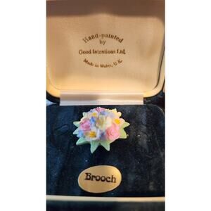 Vintage Floral Brooch | Retro Statement Jewelry | 1960s Gold-tone Pin